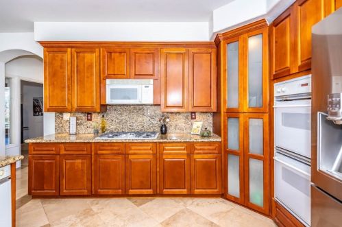7551 Hollow Oak Rd, Anaheim CA  92808-1429 exterior