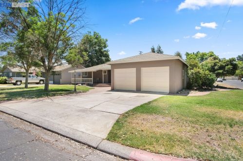 1816 Charles Pl, Turlock, CA 95380-4232