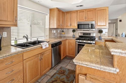 1894 Timber Trl, Vista CA 92081-7326 exterior