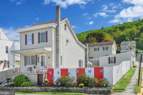 4 Bacon St, Primrose, PA 17901-3902