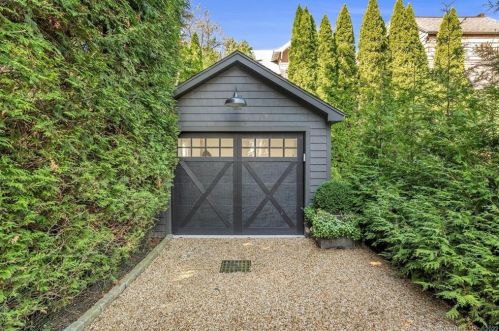 124 Havemeyer Pl, Greenwich CT  06830-6332 exterior