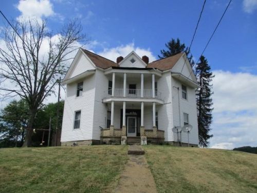 95 North Ave, Cameron, WV 26033-1138