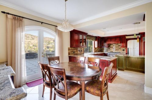1958 Calafia St, Glendale CA  91208-2306 exterior