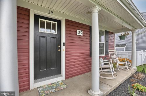 39 Autumn Blaze Way, Ephrata, PA 17522-2730