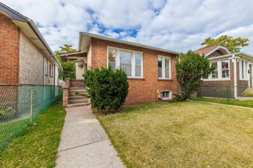 8350 Anthony Ave, Chicago, IL 60617-1766