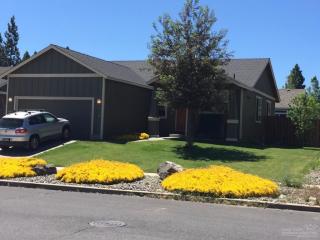 61072 Honkers Ln, Bend, OR 97702-9098