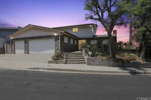 15655 Castlewoods Dr, Van Nuys, CA 91403-4806