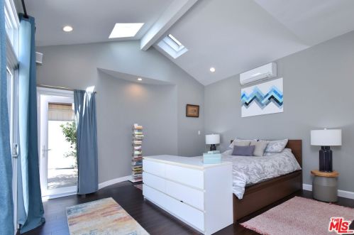 14609 Albers St, Van Nuys CA  91411-3711 exterior