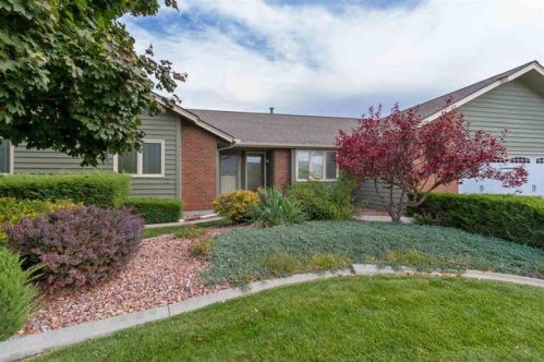 10124 Ridgecrest Dr, Spokane WA  99208-8304 exterior