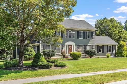4 Pinebrook Rd, Nashua, NH 03062-2240
