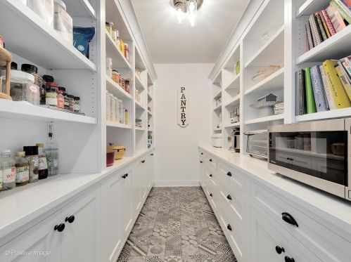 740 67th Pl, Willowbrook IL  60527-5307 exterior