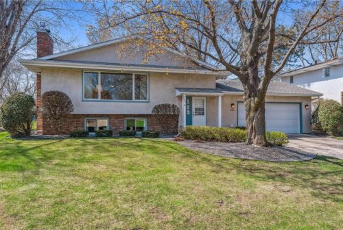 332 Betty Ln, Saint Paul, MN 55118-2903