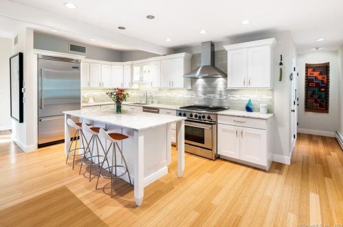 12 Splitrock Rd, Norwalk CT  06854-4713 exterior