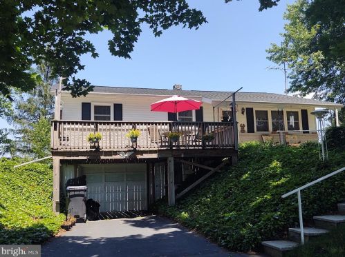 384 Mooredale Rd, Carlisle, PA 17015-9463