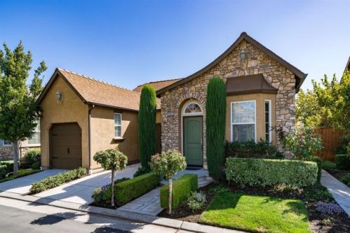 3624 Trenton Ln, Clovis, CA 93619-2004