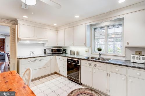 2113 Lyndell Dr, Lancaster PA  17601-5728 exterior