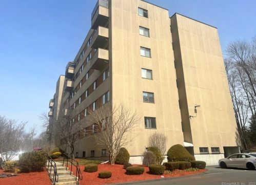 52 Putter Dr, Wallingford, CT 06492-5046