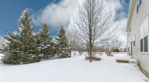 9 Ellington Ct, South Elgin, IL 60177-2181