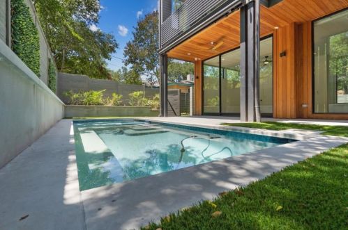 902 Daniel Dr, Austin, TX 78704-1626