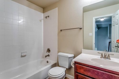 3649 Vienna St, Irving TX 75038-8461 exterior