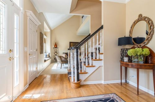 3851 Mandeville Ln, Naperville, IL 60564-5190