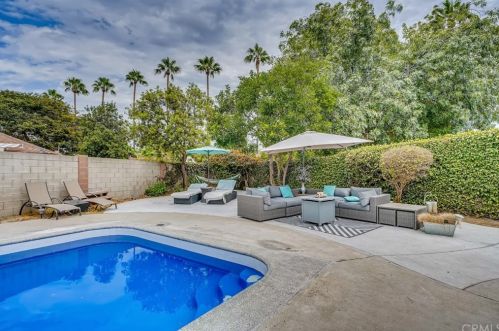 1111 Beacon Ave, Anaheim CA  92802-1811 exterior