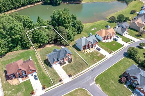 93 Carriage Lake Dr, Stockbridge GA  30281-6276 exterior