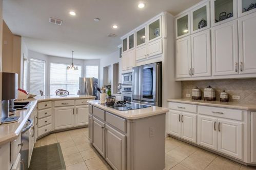 2620 Creekway Dr, Carrollton TX 75010-4228 exterior