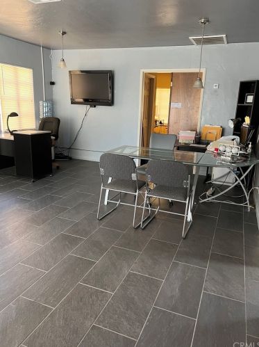 5842 Magnolia Ave, Riverside CA  92506-1827 exterior