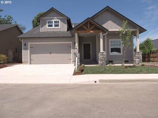4022 Stellar Way, Springfield, OR 97478-6588