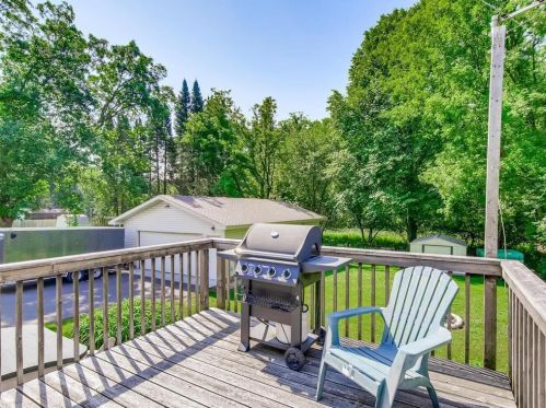 542 Bear Ave, Saint Paul MN  55127-7055 exterior