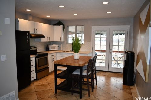 3034 Linton Dr, Taylorsville UT 84088-4632 exterior