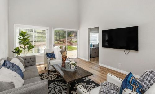 4325 Sea Bright Dr, Carlsbad, CA 92008-3627