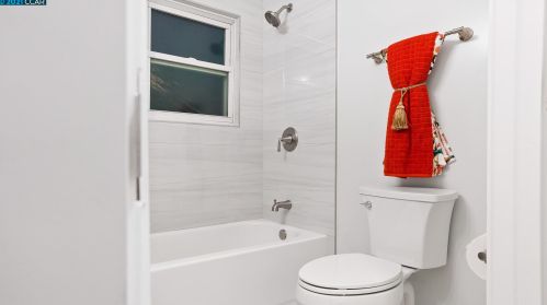 1555 Thrush Ave, San Leandro CA  94578-2045 exterior