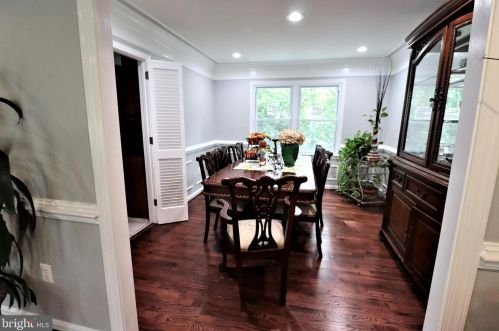 8005 Lake Pleasant Dr, Springfield VA  22153-3005 exterior