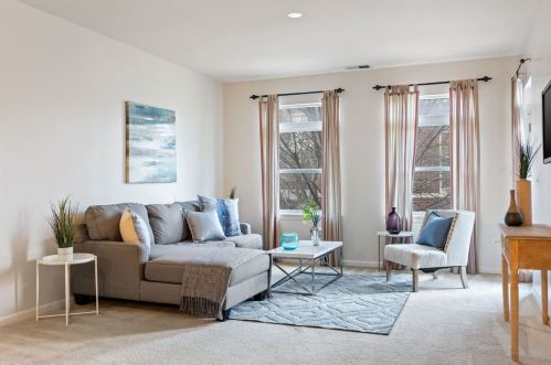 757 14th St, Chicago, IL 60607-5137