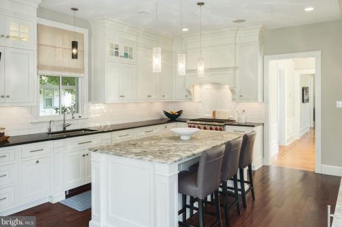 220 Washington Ave, Tavistock NJ 08033-3323 exterior