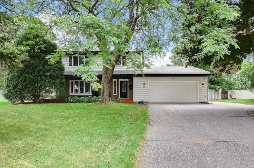 1810 Evergreen Ct, Saint Paul MN  55125-2301 exterior