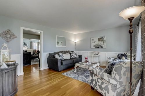 413 Indianwood Dr, Carol Stream IL  60188-1561 exterior