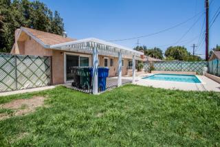 9408 Hawthorne Ave, Riverside CA  92503-3863 exterior