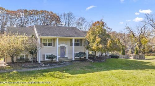 6 Theresa Dr, Holmdel Village, NJ 07733-1408