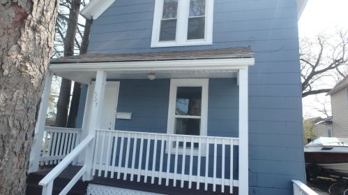557 Oak St, Waukegan, IL 60085-6530