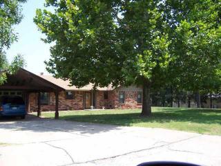 516 Ridgewood Dr, Tuttle, OK 73089-8563