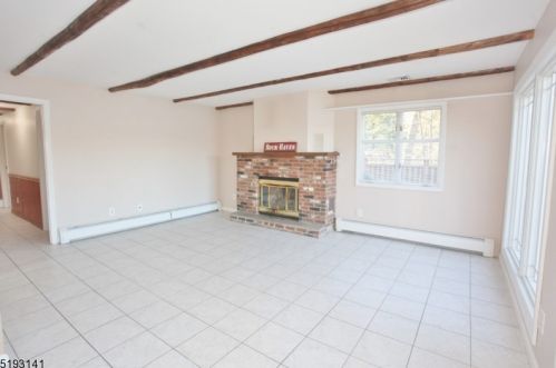 315 Maxim Dr, Hopatcong, NJ 07843-1744