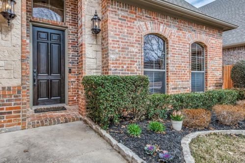 8313 Southridge Ct, Fort Worth, TX 76182-8494