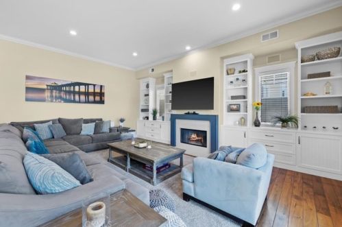 1717 8th St, Manhattan Beach, CA 90266-6320