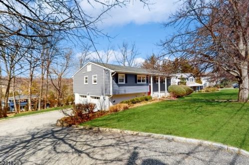 8 Syme Ave, Town Center, NJ 07052-2617