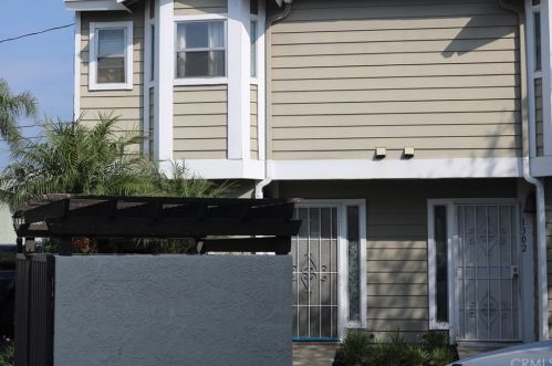 14861 Mulberry Dr, Whittier, CA 90604-1563