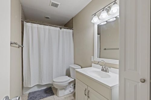 1801 Kensington Dr, Carrollton TX 75007-2463 exterior