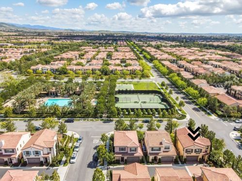 54 Rembrandt, Irvine CA  92620-7314 exterior